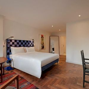 Camera urban con letto king size